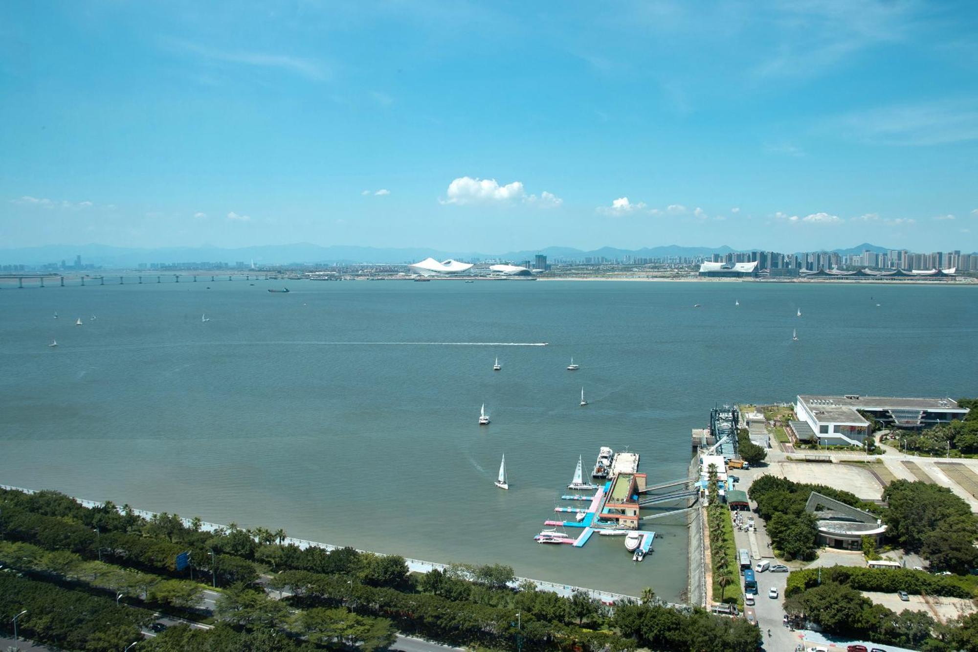 ホテル ダブルツリー バイ ヒルトン シアメン ウーユエン ベイ 廈門市 エクステリア 写真
